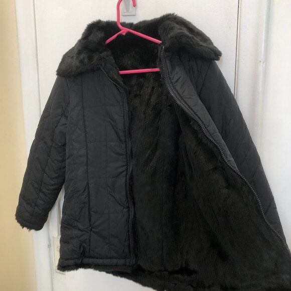 Black reversible jacket - Waterproof fabric - reverses to faux fur. - Picture 1 of 8